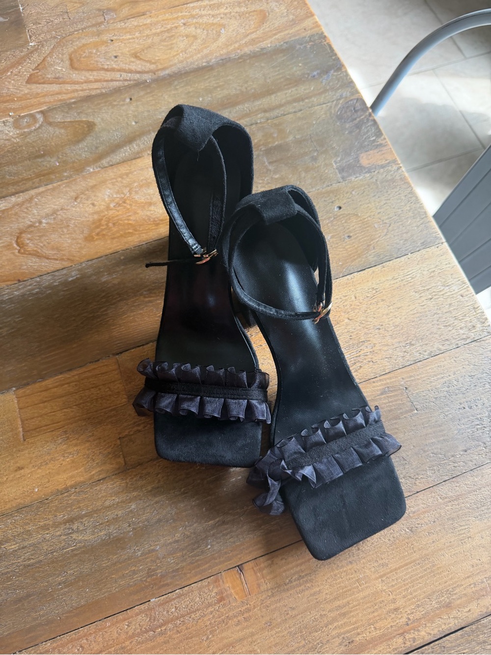 Women's Black Ruffle Strap Heel Sandals